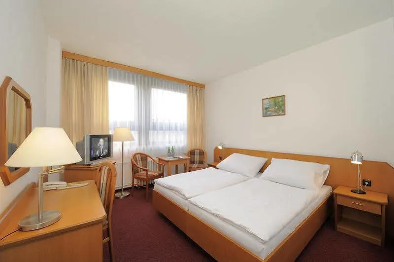 Congress & Wellness Hotel Olsanka Prague 4*,