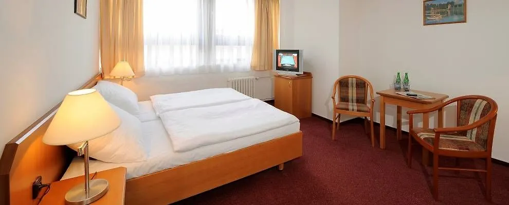 Congress & Wellness Hotel Olsanka Prague 4*,